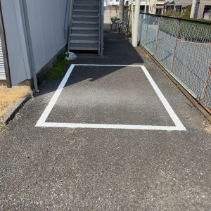 佐野市　アパート駐車場のライン引き